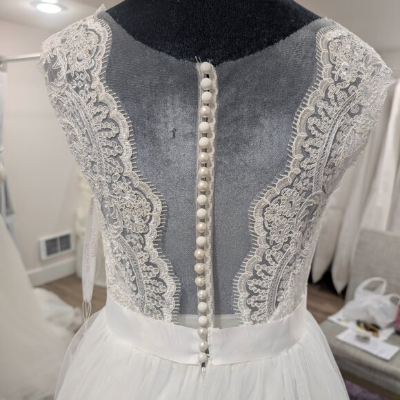 JJ's House Size 10 A-Line Wedding Dress - Picture 5 of 6